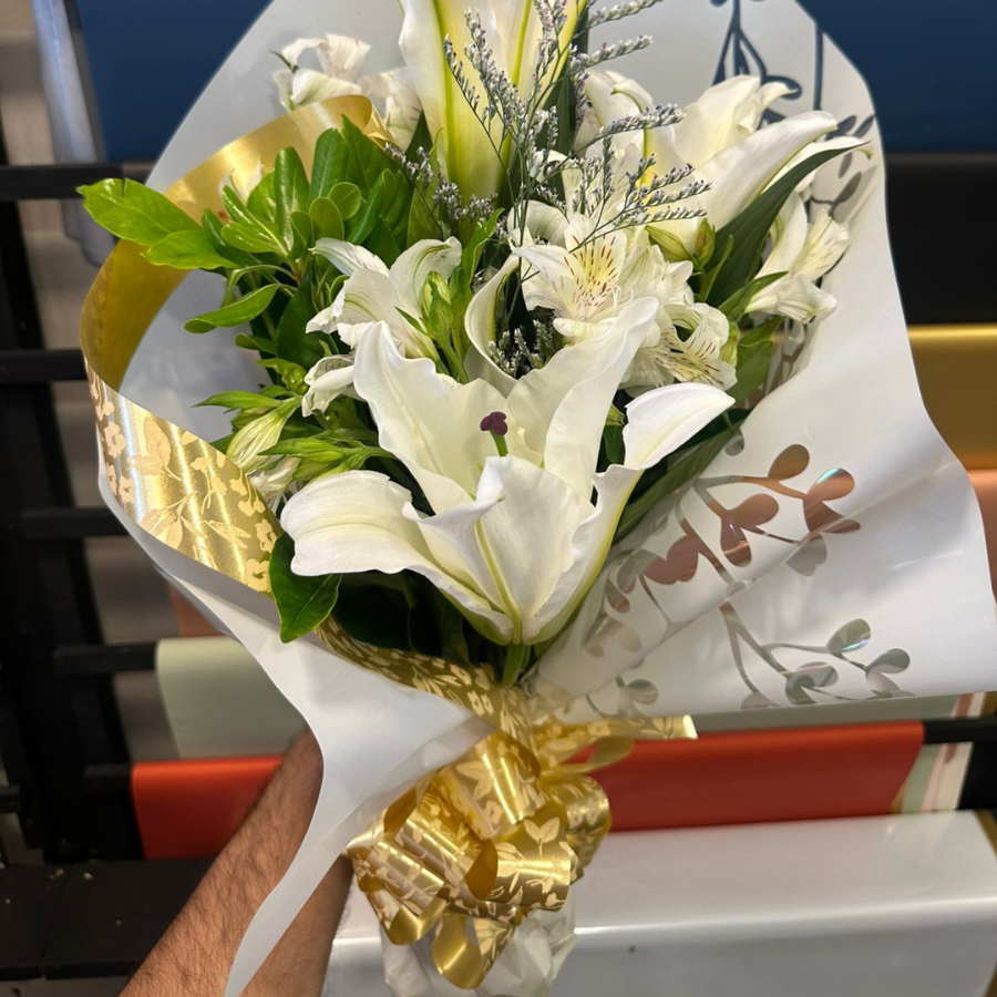 Buquê de Lírios Brancos - Elegância e Sofisticação - Imagem 5